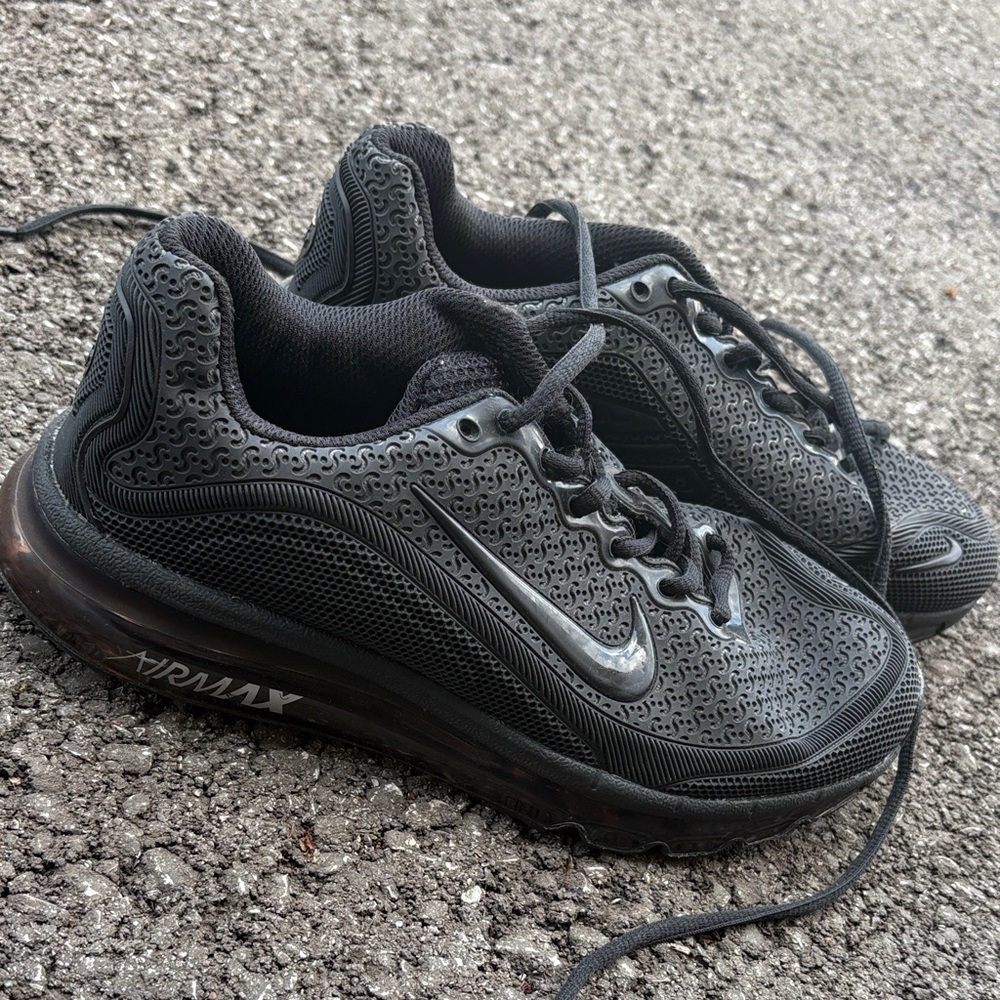 Nike Black Air Max Low-Top Sneakers
